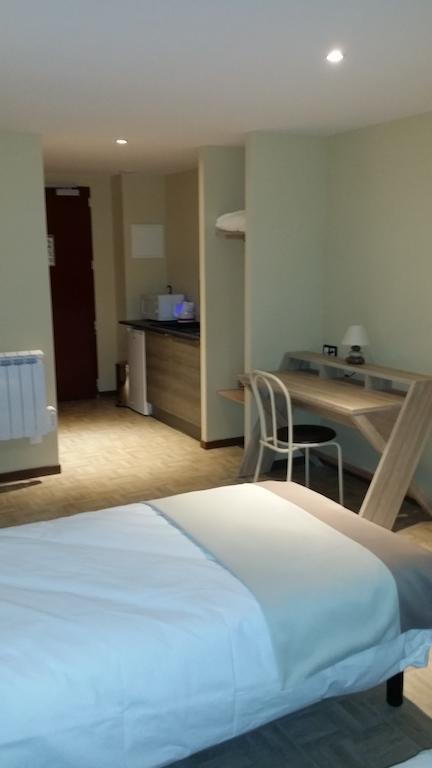 La Pause Hotel Évreux Kamer foto