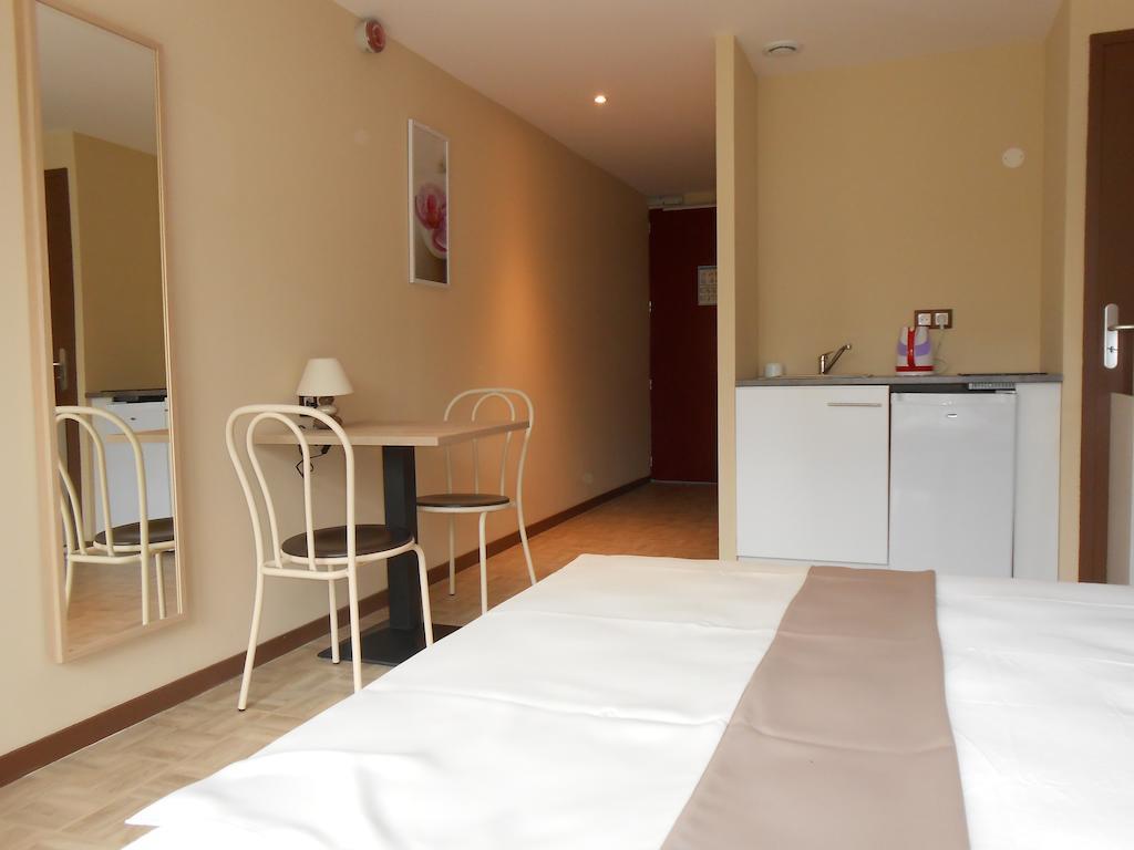 La Pause Hotel Évreux Kamer foto