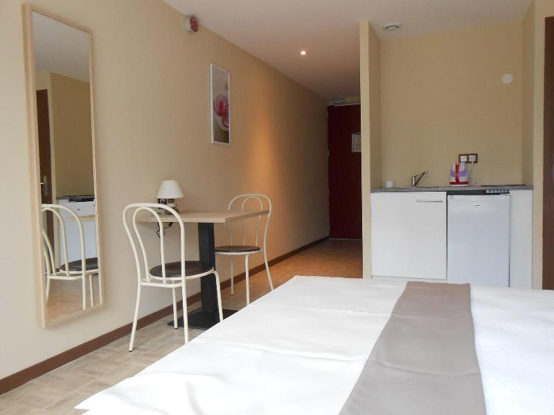 La Pause Hotel Évreux Buitenkant foto