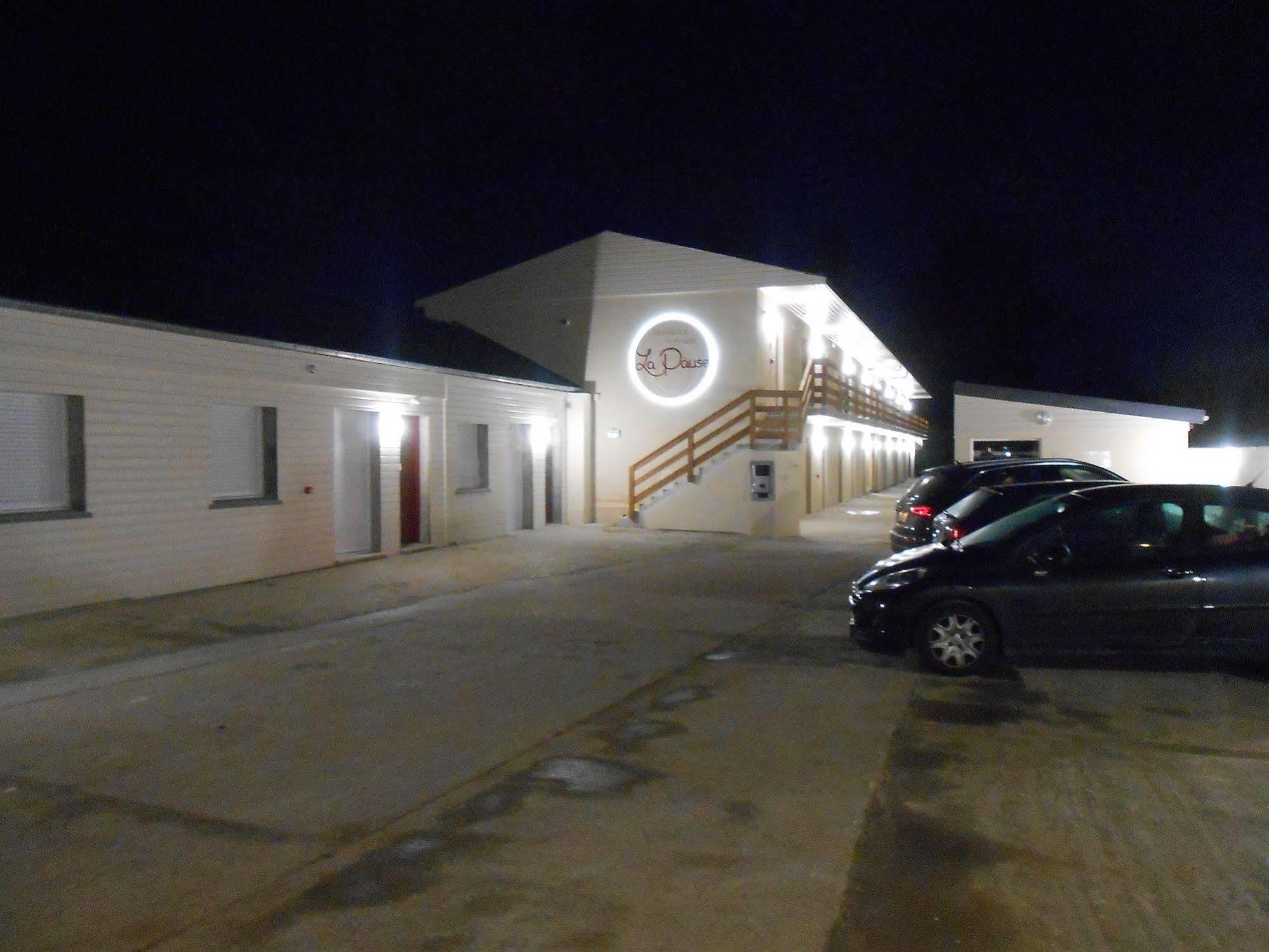 La Pause Hotel Évreux Buitenkant foto