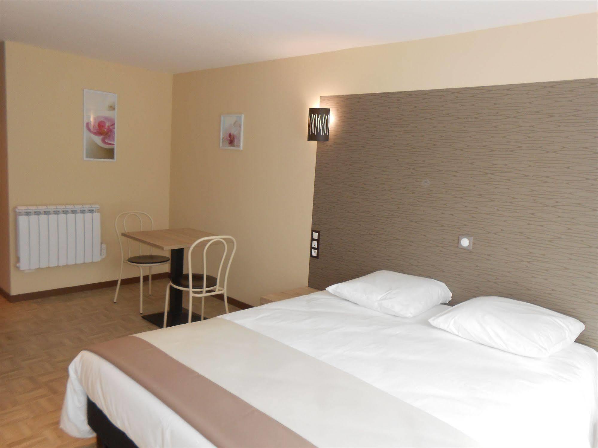 La Pause Hotel Évreux Buitenkant foto