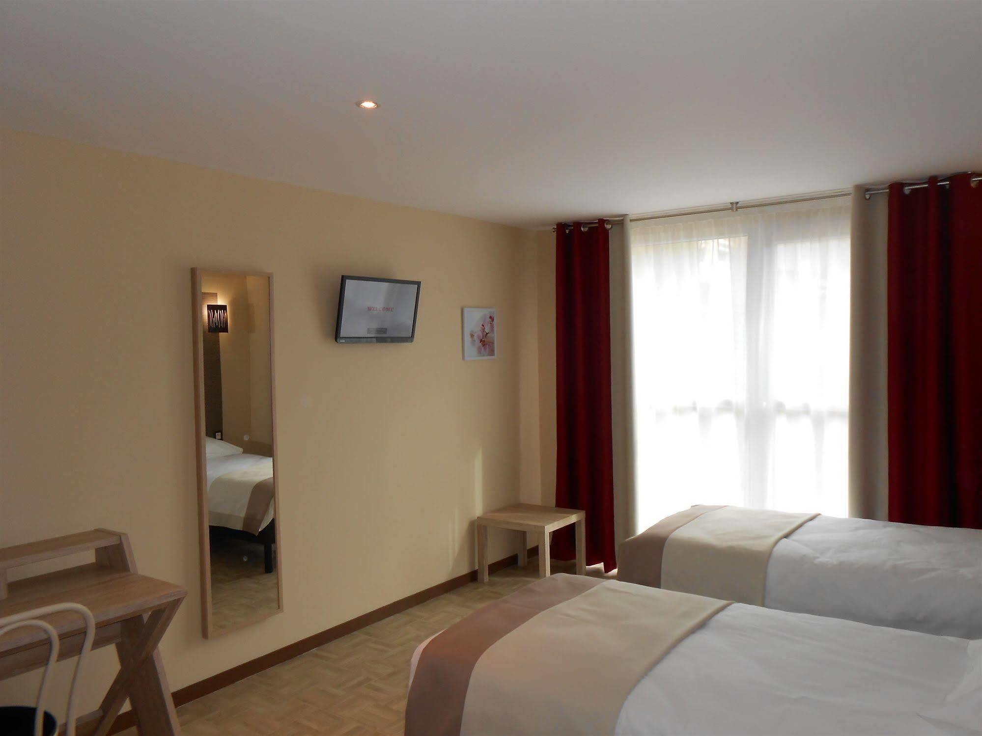 La Pause Hotel Évreux Buitenkant foto